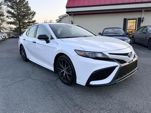 White 2022 Toyota Camry SE