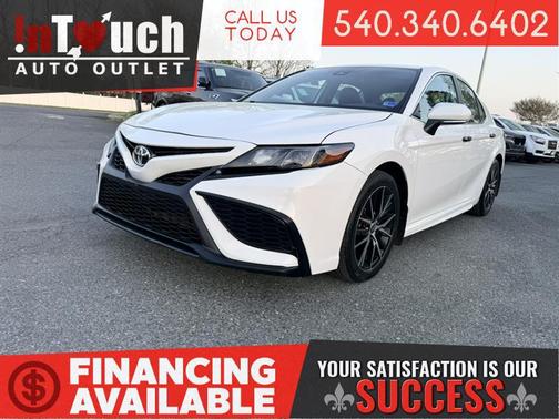 White 2022 Toyota Camry SE