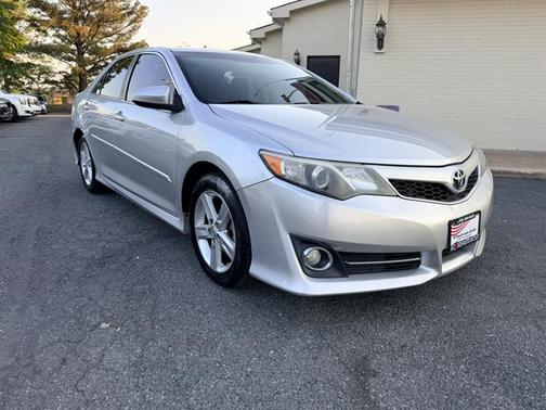 Classic Silver Metallic 2013 Toyota Camry SE