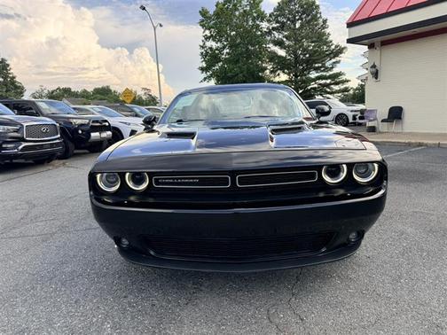 Pitch Black Clearcoat 2020 Dodge Challenger SXT