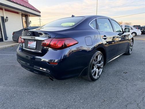 2015 INFINITI Q70L 5.6X