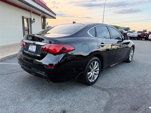 2015 INFINITI Q70 3.7