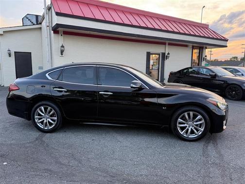 2015 INFINITI Q70 3.7