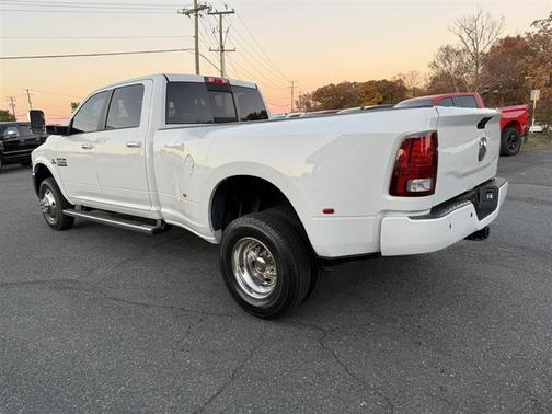 2017 RAM 3500 Laramie Crew Cab 4x4 8' Box
