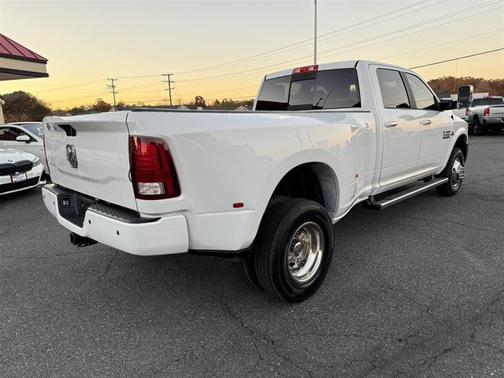 2017 RAM 3500 Laramie Crew Cab 4x4 8' Box