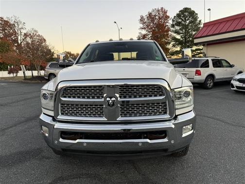 2017 RAM 3500 Laramie Crew Cab 4x4 8' Box