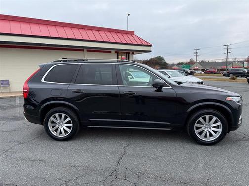 2016 Volvo XC90 T6 Momentum
