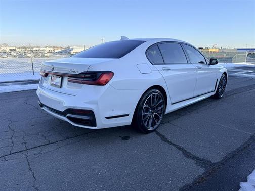 2021 BMW 740 740i