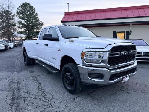 2022 RAM 3500 Tradesman Crew Cab 4x4 8' Box