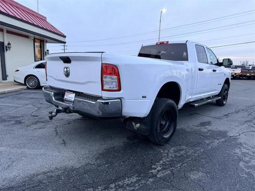 2022 RAM 3500 Tradesman Crew Cab 4x4 8' Box