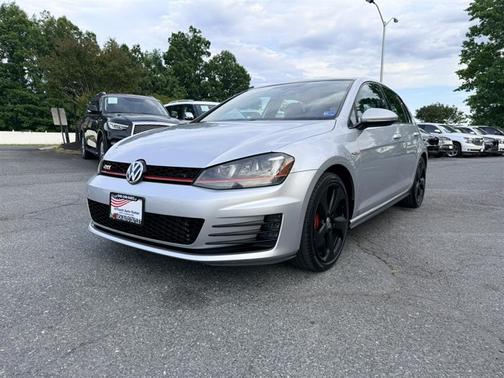 Reflex Silver Metallic 2017 Volkswagen Golf GTI 2.0T SE 4-Door