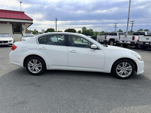 Moonlight White 2013 INFINITI G37x Base