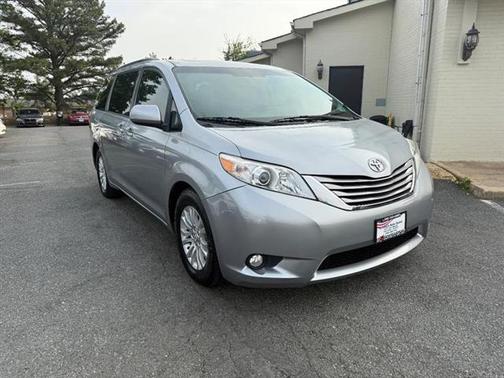 2017 Toyota Sienna XLE