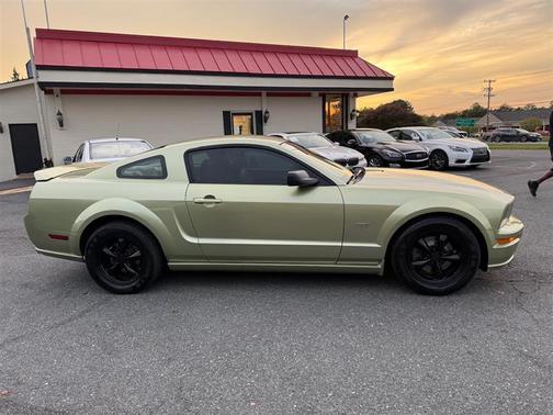 2005 Ford Mustang GT Premium
