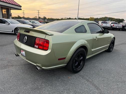 2005 Ford Mustang GT Premium