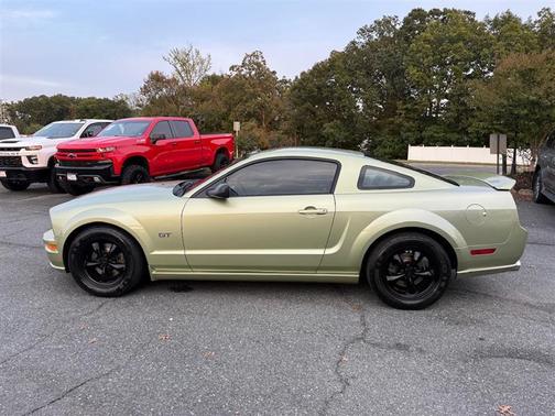 2005 Ford Mustang GT Premium