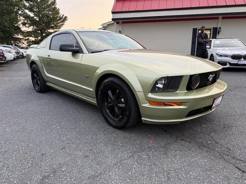 2005 Ford Mustang GT Premium