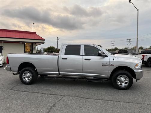 2018 RAM 3500 Tradesman Crew Cab 4x4 8' Box