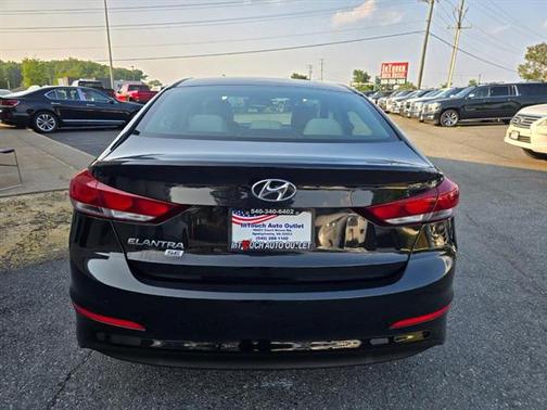 2018 Hyundai ELANTRA SE