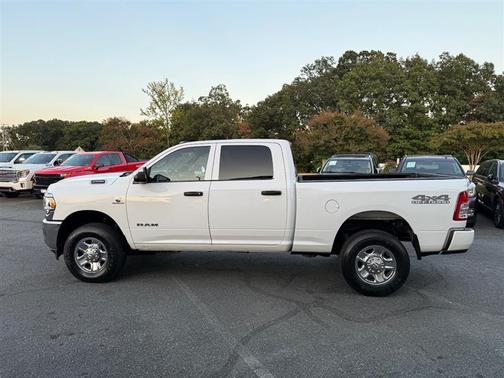 2022 RAM 2500 Tradesman Crew Cab 4x4 6'4' Box