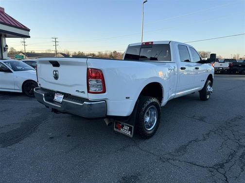 2022 RAM 3500 Tradesman Crew Cab 4x4 8' Box