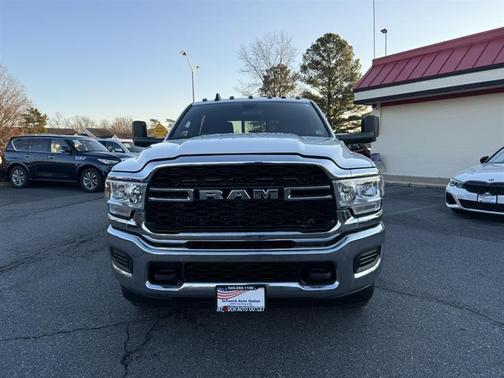 2022 RAM 3500 Tradesman Crew Cab 4x4 8' Box