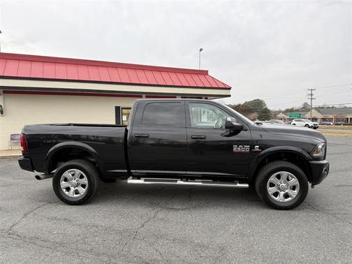 2018 RAM 2500 Laramie Crew Cab 4x4 6'4' Box