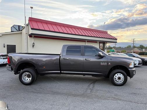 2017 RAM 3500 Big Horn Crew Cab 4x4 8' Box