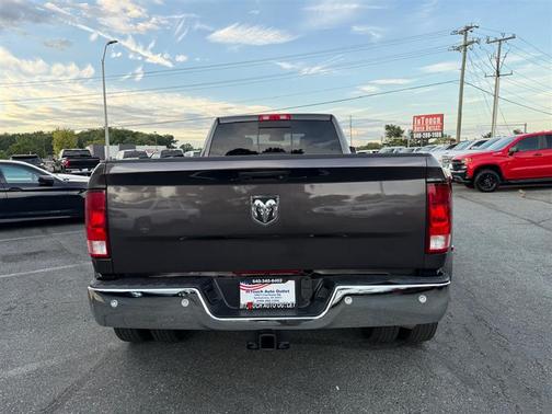 2017 RAM 3500 Big Horn Crew Cab 4x4 8' Box