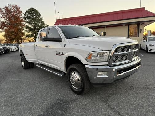 2017 RAM 3500 Laramie Crew Cab 4x4 8' Box