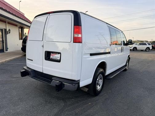 Summit White 2018 Chevrolet Express 2500 Work Van