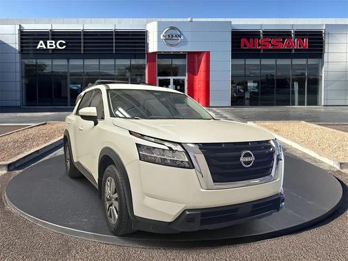 2022 Nissan Pathfinder SV 2WD