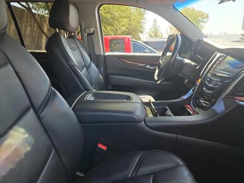 2018 Cadillac Escalade Luxury