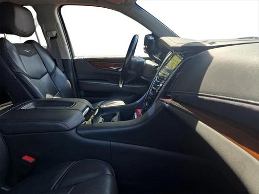 2018 Cadillac Escalade Luxury