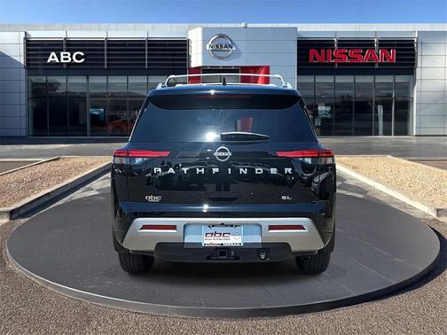 2025 Nissan Pathfinder SL FWD