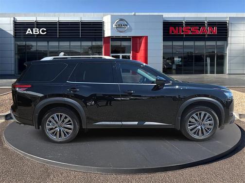2025 Nissan Pathfinder SL FWD