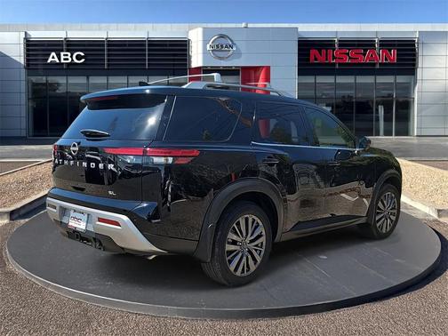 2025 Nissan Pathfinder SL FWD