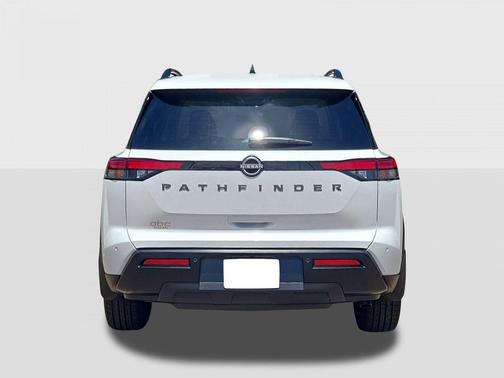Everest White Pearl Tricoat 2026 Nissan Pathfinder SV