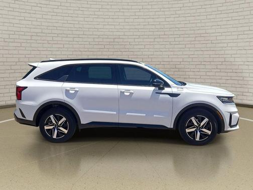 Glacial White Pearl 2022 Kia Sorento S