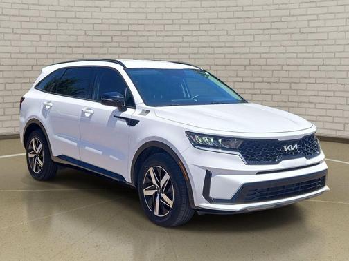 Glacial White Pearl 2022 Kia Sorento S