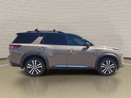 Baja Storm/Super Black Roof 2024 Nissan Pathfinder Platinum FWD