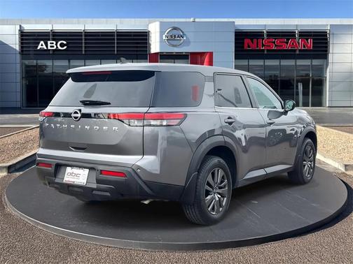 2023 Nissan Pathfinder S FWD
