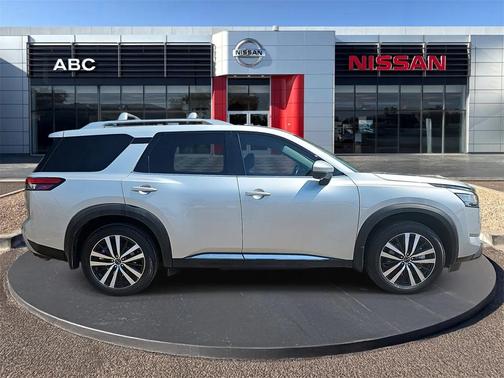 2024 Nissan Pathfinder Platinum FWD