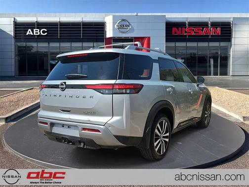 2024 Nissan Pathfinder Platinum FWD