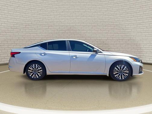 Brilliant Silver Metallic 2024 Nissan Altima 2.5 SV
