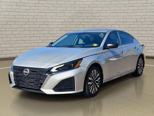 Brilliant Silver Metallic 2024 Nissan Altima 2.5 SV