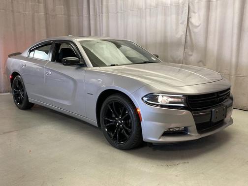 Photo 2 of 31 of 2018 Dodge Charger R/T