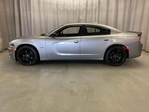 Photo 5 of 31 of 2018 Dodge Charger R/T