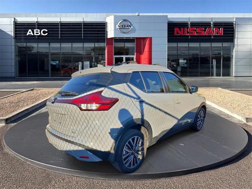 2022 Nissan Kicks SV