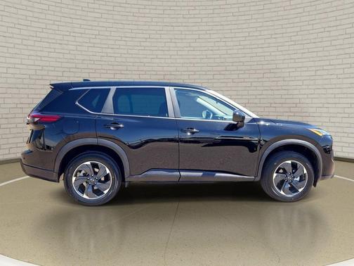 Super Black 2025 Nissan Rogue SV